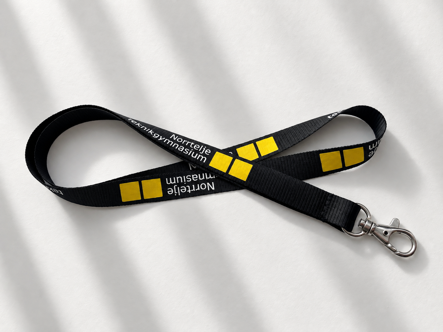 Logotyp som upprepas